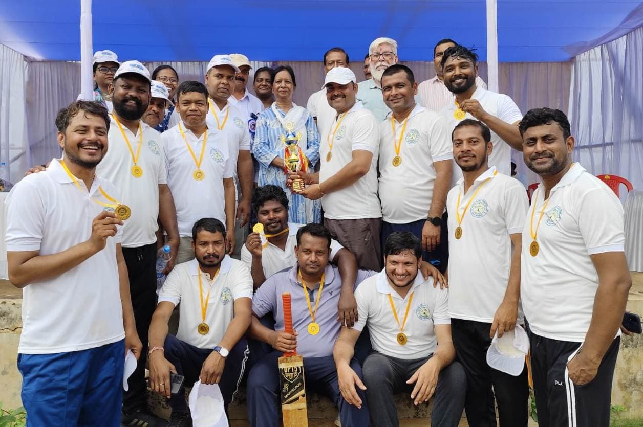 फ्रेंडली मैच में एसपी काॅलेज इलेवन ने दर्ज की शानदार जीत, वीसी ने किया पुरस्कृत