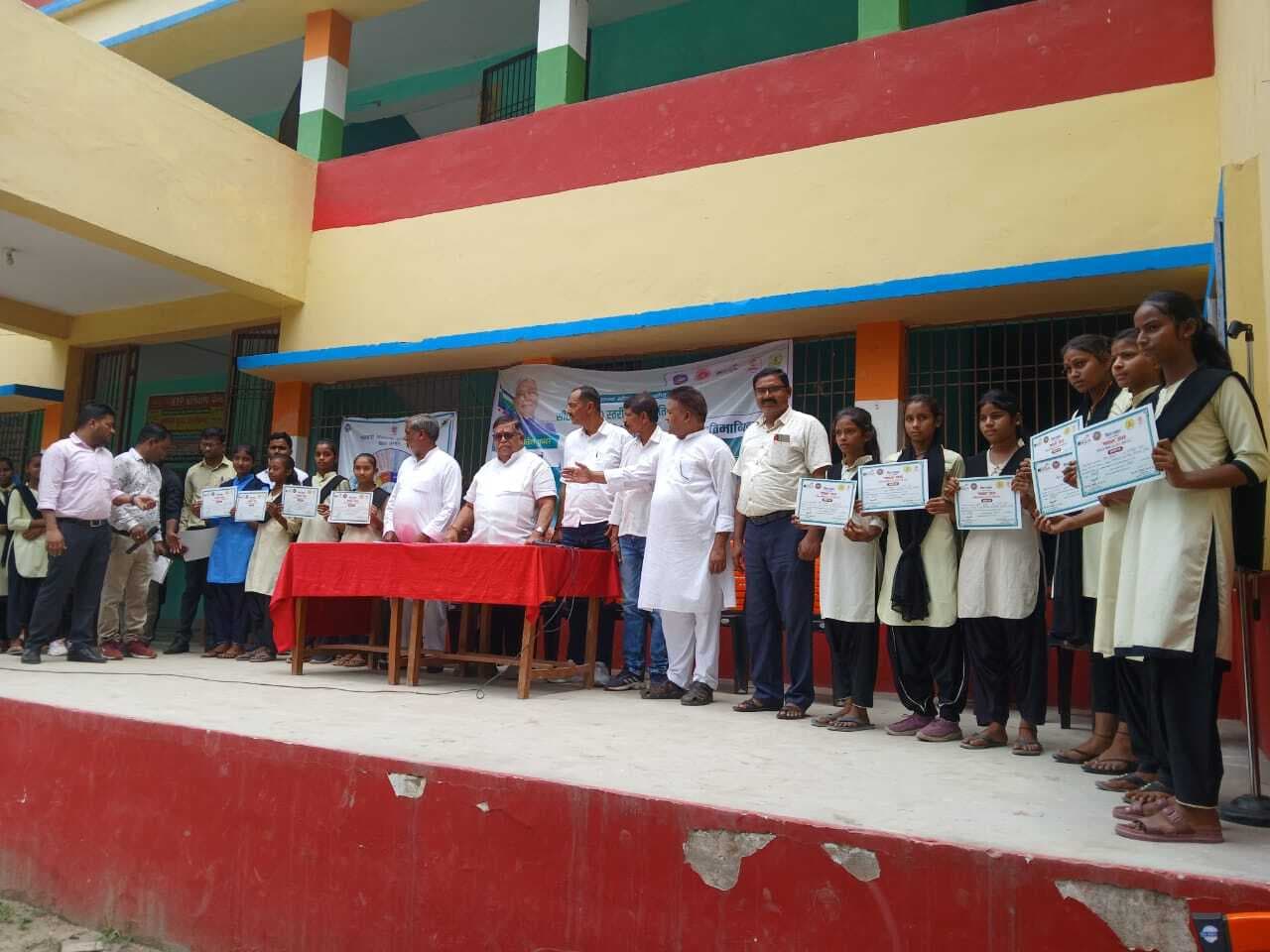 तीन दिवसीय सीआरसी स्तरीय खेल प्रतियोगिता संपन्न