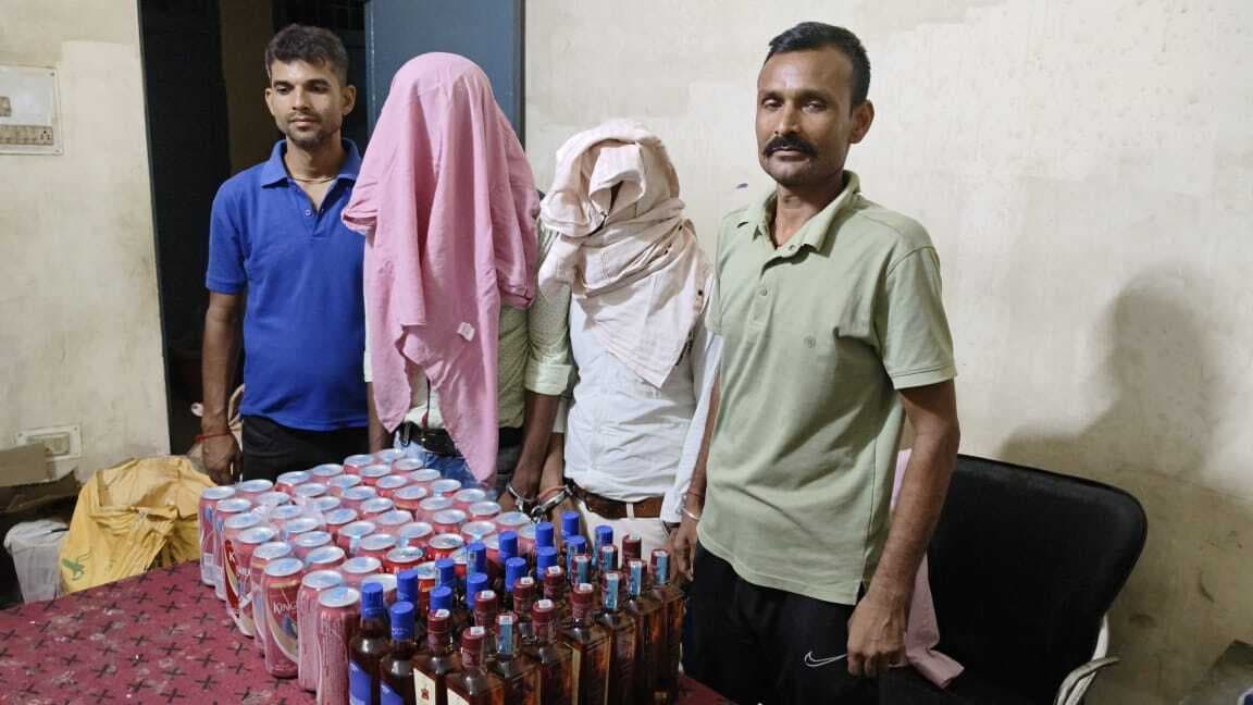 ट्रेन में चेकिंग अभियान में 112 लीटर शराब संग दो धराये