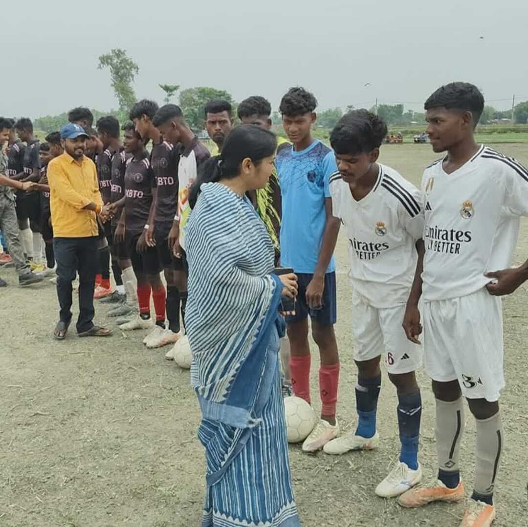 फुटबॉल टूर्नामेंट में खिलाड़ियों का विधायक ने बढ़ाया उत्साह