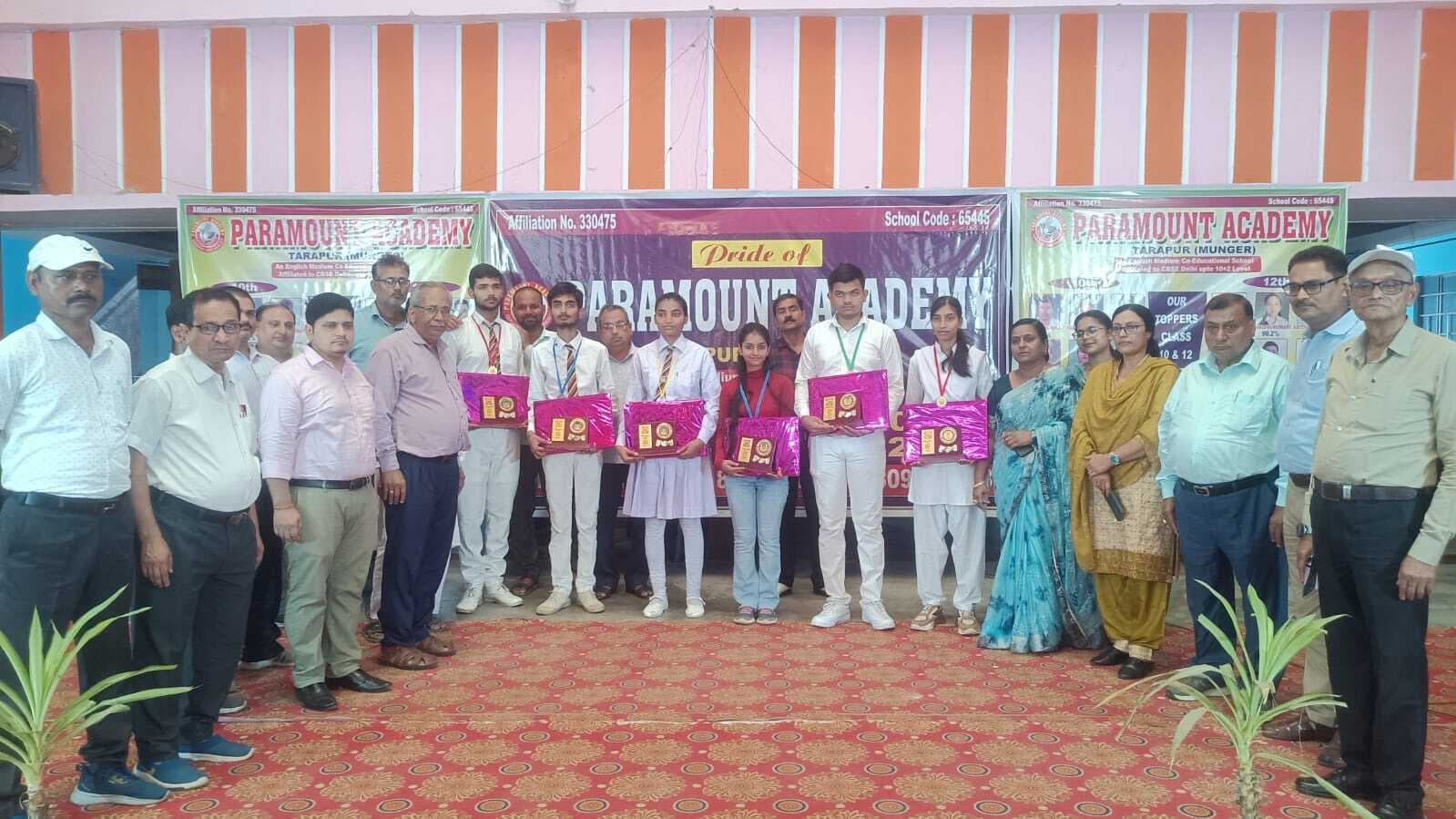 10वीं व 12वीं में बेहतर अंक लाने वाले छात्र-छात्राएं हुई सम्मानित