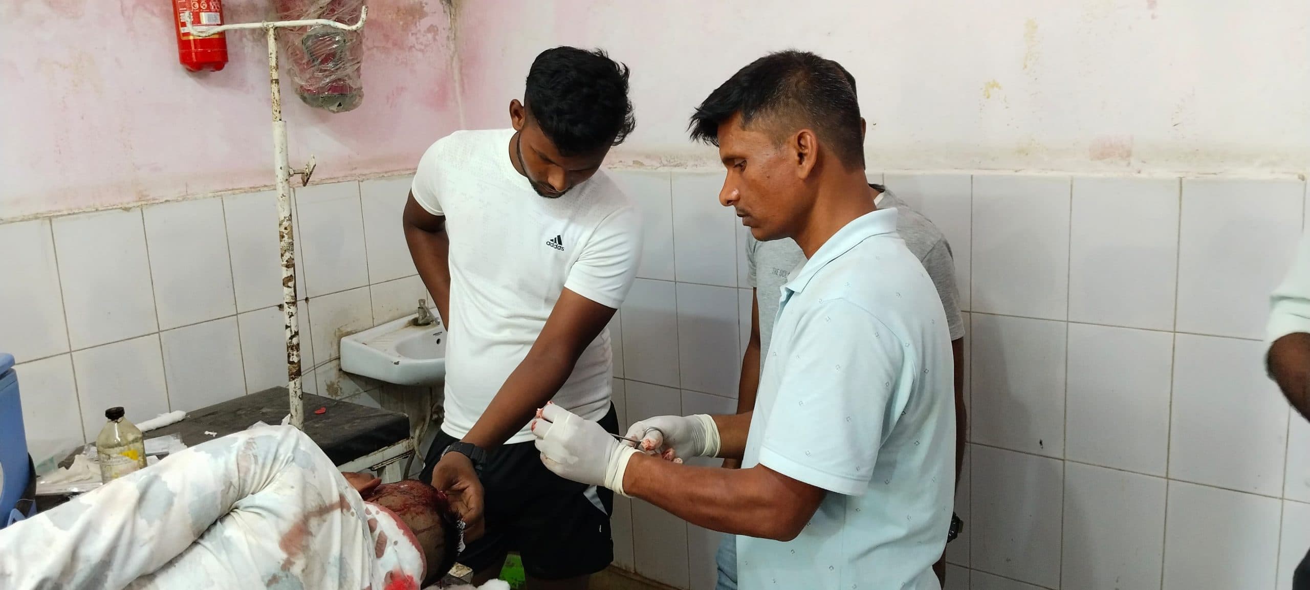 दो पक्षों में मारपीट में वृद्ध सहित चार लोग घायल