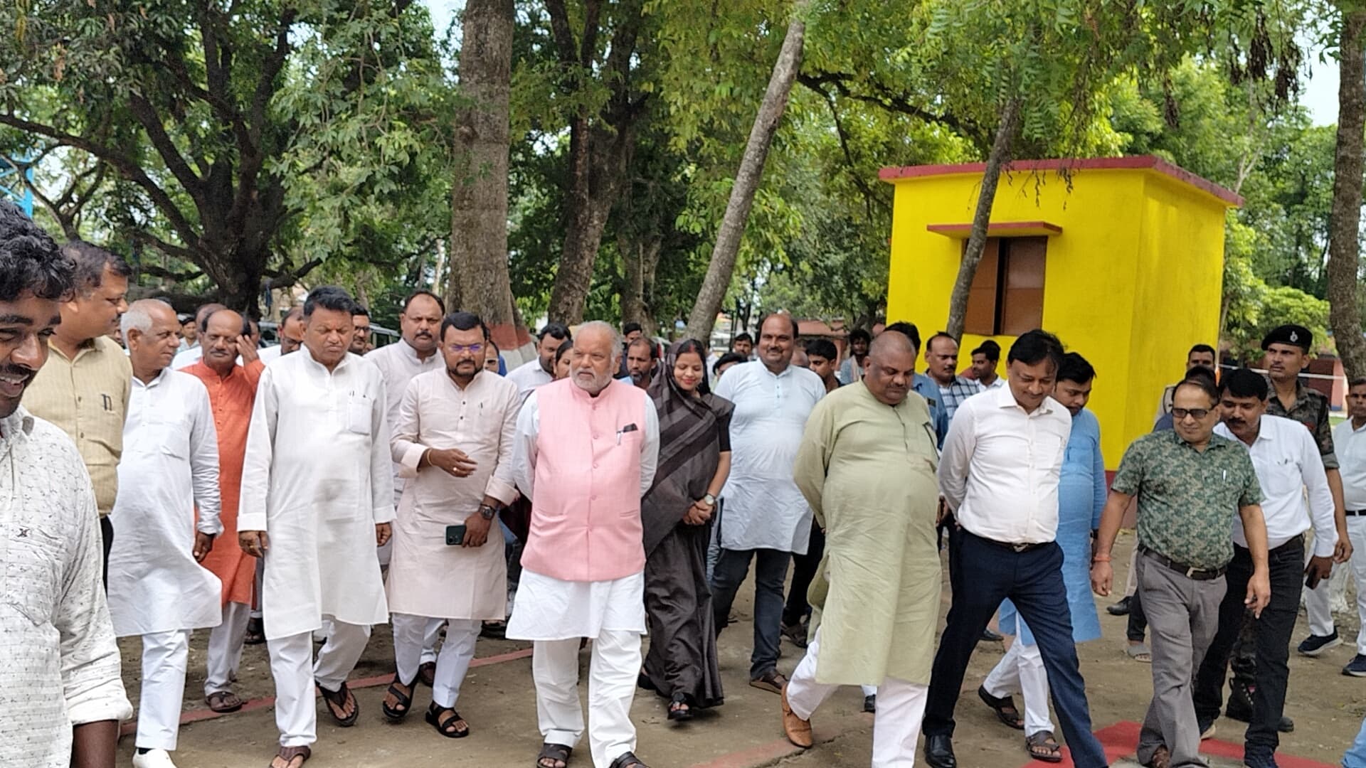 ग्रामीण विकास मंत्री ने नव निर्मित खेल मैदान का उद्घाटन किया