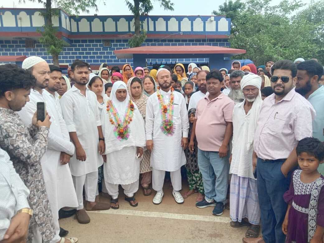 जायरीन हज यात्रा पर हुए रवाना