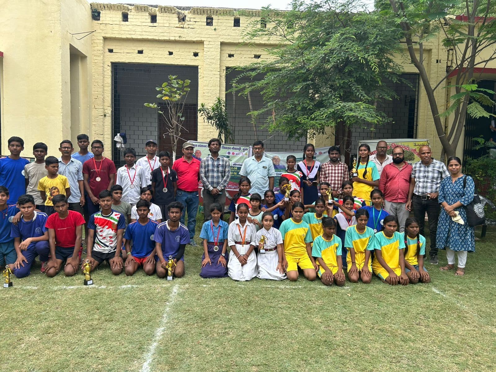 अंडर-14 के 600 मीटर दौड़ में लक्ष्मी तो अंडर -16 के 800 मीटर दौड़ में स्वाति ने मारी बाजी