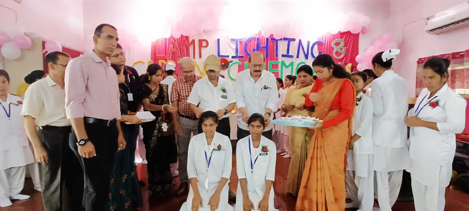 Deoghar news : नव प्रशिक्षु एएनएम को कैप पहनाकर दिलायी गयी शपथ