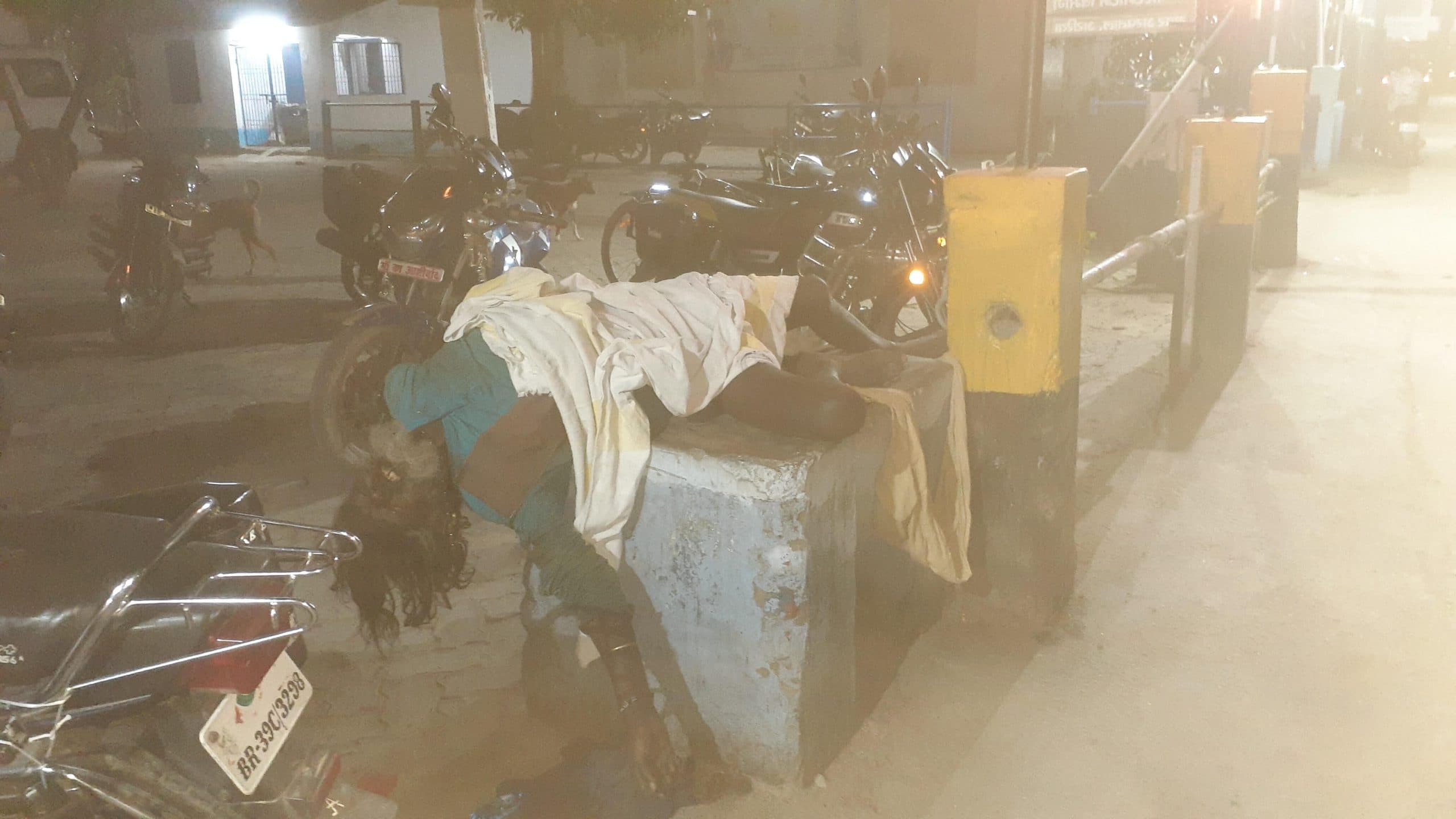 मानसिक दिव्यांग की सदर अस्पताल मुख्य द्वार के सामने मौत