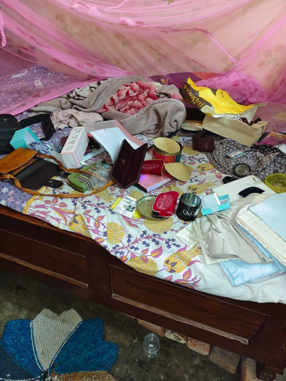 दिनदहाड़े दो इसीएलकर्मी के घर लाखों की चोरी