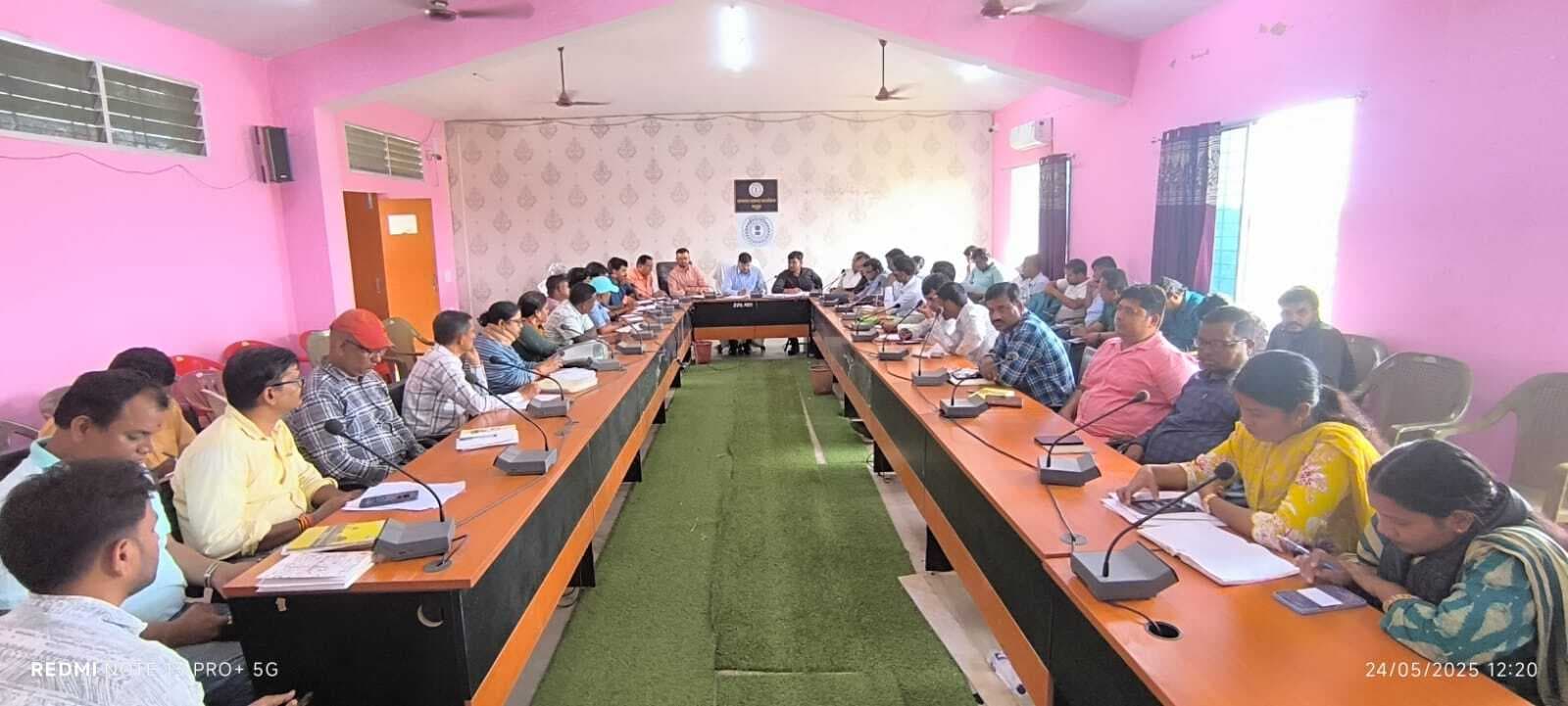 विकास योजनाओं को युद्धस्तर पर करें पूरा : बीडीओ