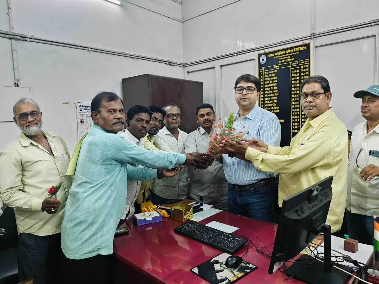 Dhanbad News : बीसीकेयू नेताओं ने एपीएम से की मुलाकात