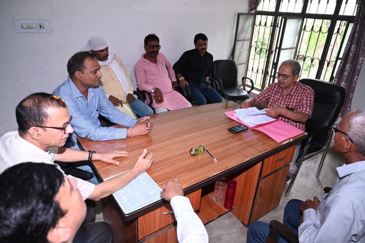 Deoghar news : सिविल सर्जन गठित टीम ने बहाली और दवा खरीदारी में गड़बडी के आरोप पर आयुष विभाग में की जांच