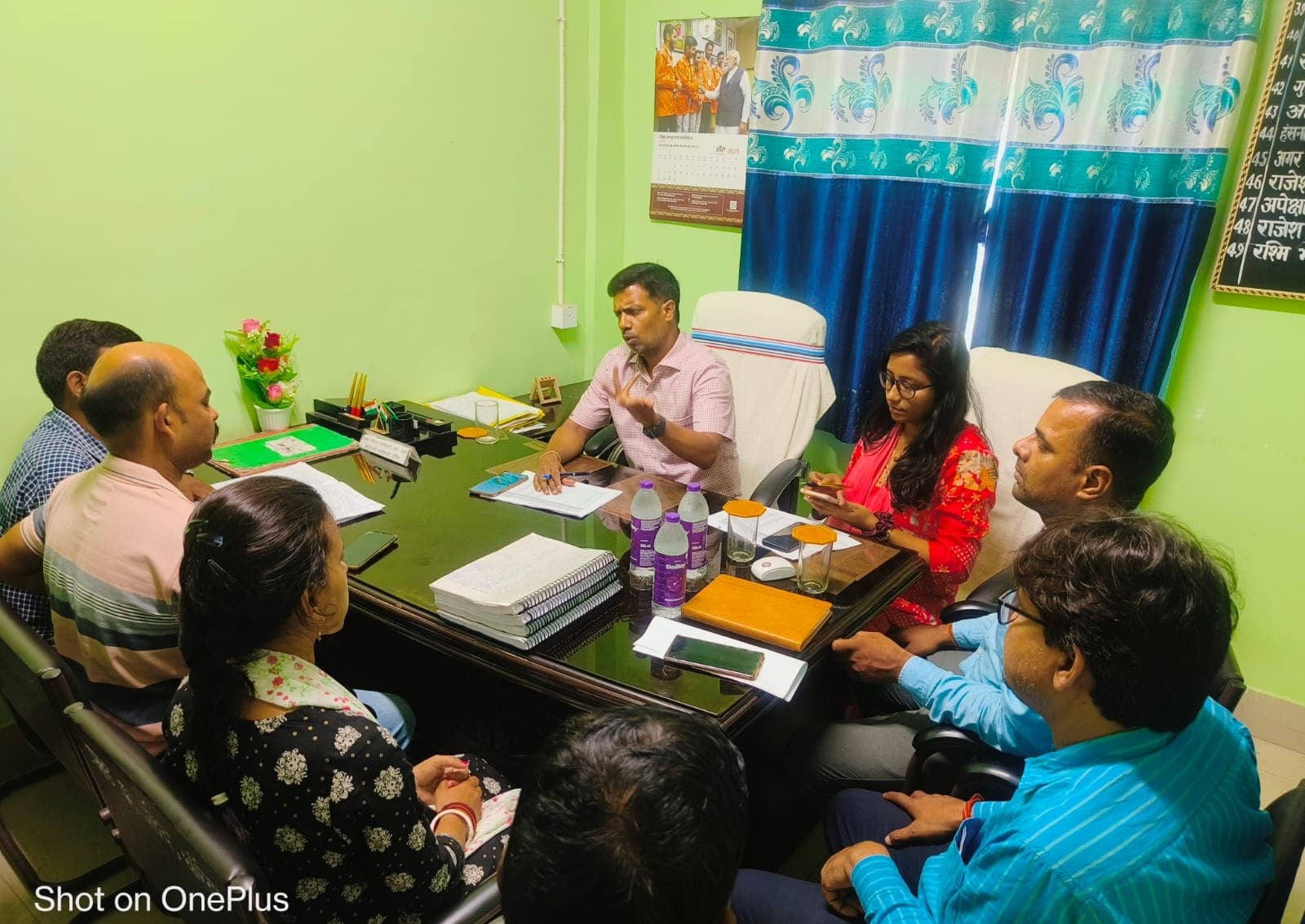 डीआरडीए निदेशक ने आवास सहायकों के साथ की बैठक