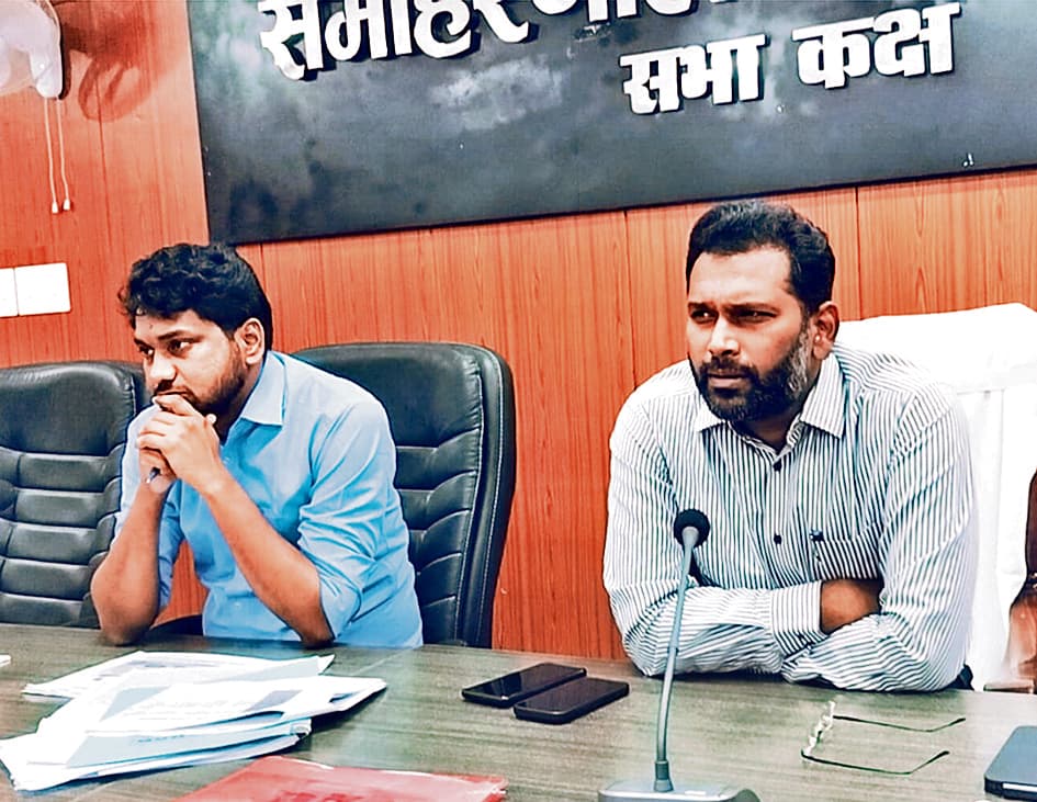 Gopalganj News :  लघु सिंचाई विभाग के इंजीनियर मीटिंग से गायब, डीएम ने किया जवाब-तलब