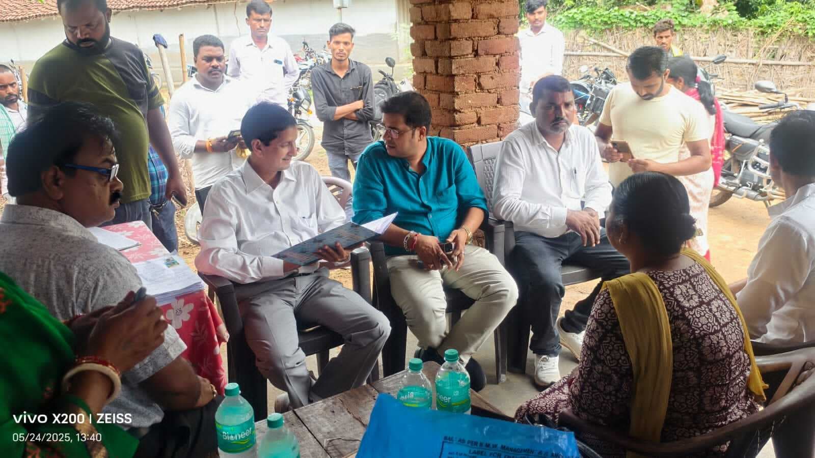 उप विकास आयुक्त ने शिविर में दी सरकारी योजनाओं की जानकारी