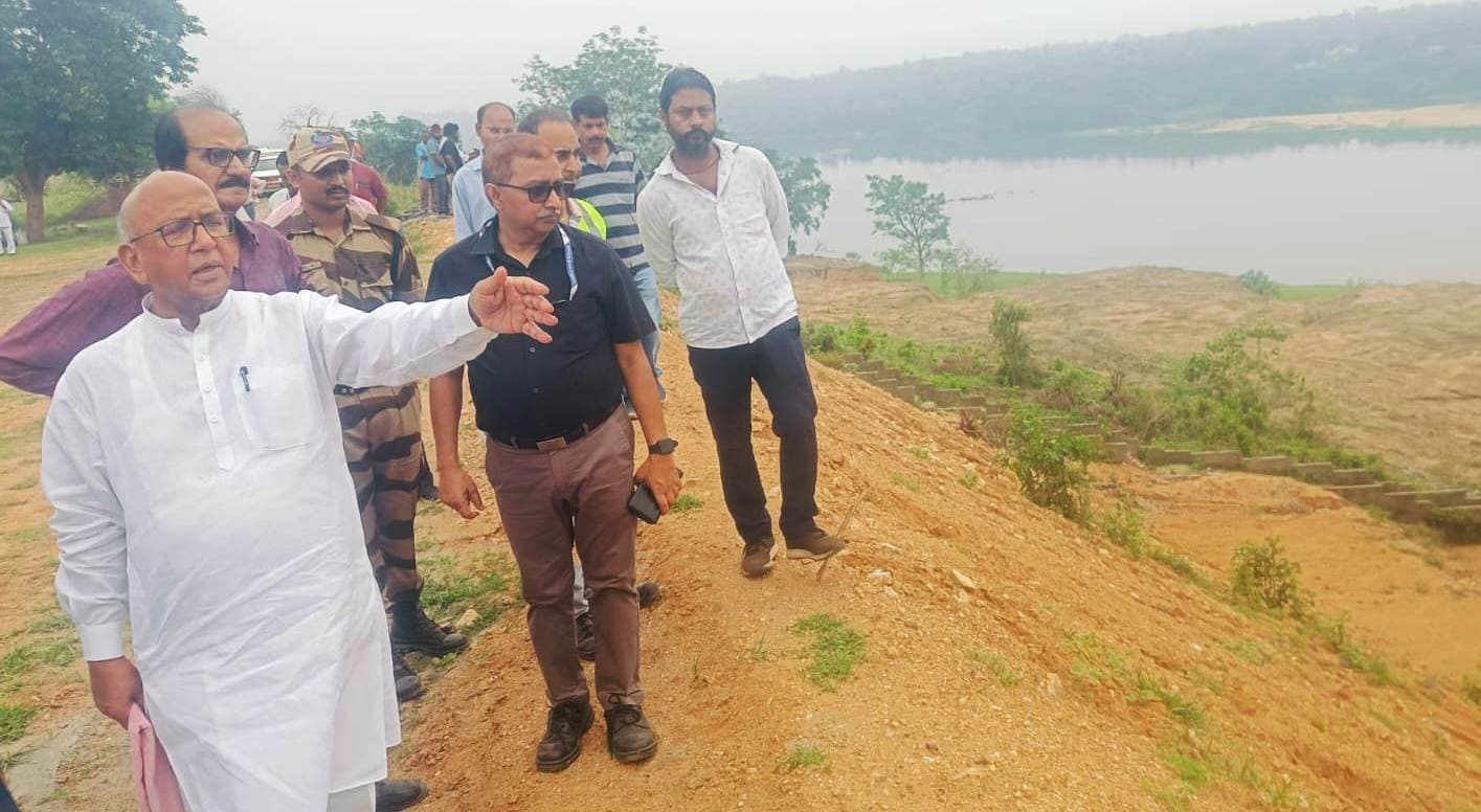 Bokaro News : ऐश पौंड के लिए गार्डवाल बनाने की जगह पर आपत्ति