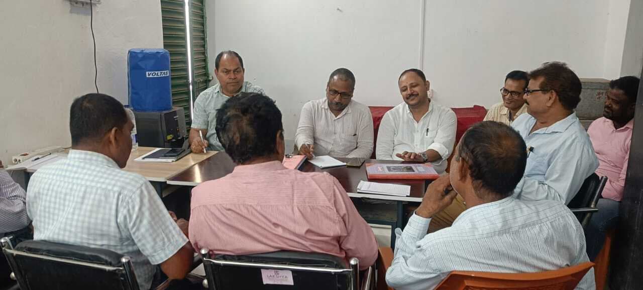 बच्चों का आधार, बैंक खाता, स्कूल ग्रांट, एमडीएम को लेकर की चर्चा