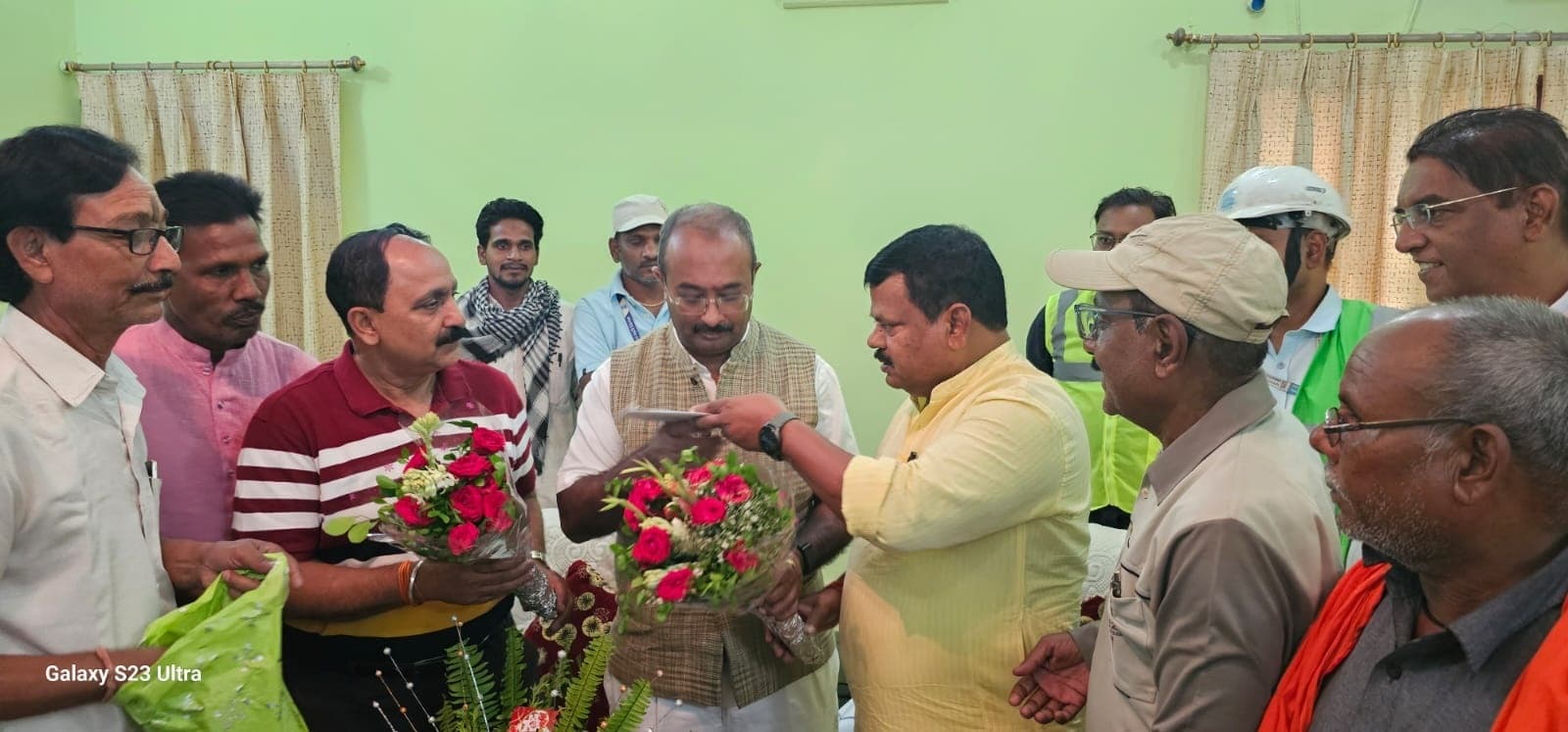 Bokaro News : यूनियन प्रतिनिधियों ने डीवीसी चेयरमैन को सौंपा मांग पत्र