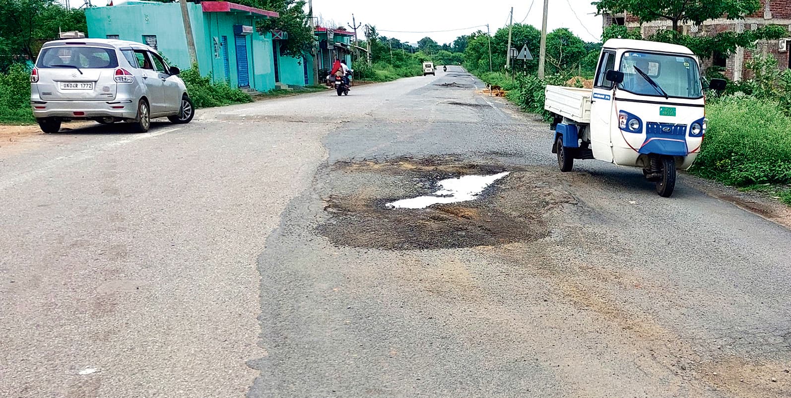 Chaibasa News : खरसावां-चक्रधरपुर रोड की राइडिंग क्वालिटी सुधरेगी