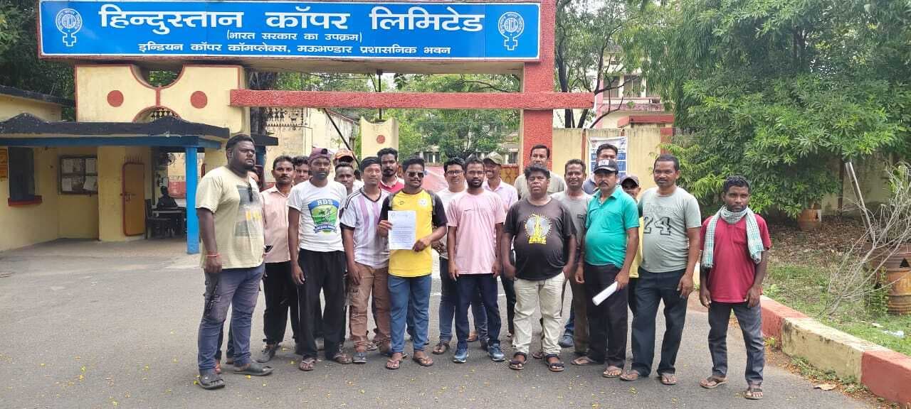 East Singhbhum News : फेस टू के मजदूरों का सुरदा माइंस में समायोजन नहीं हुआ, तो 27 से नाकेबंदी