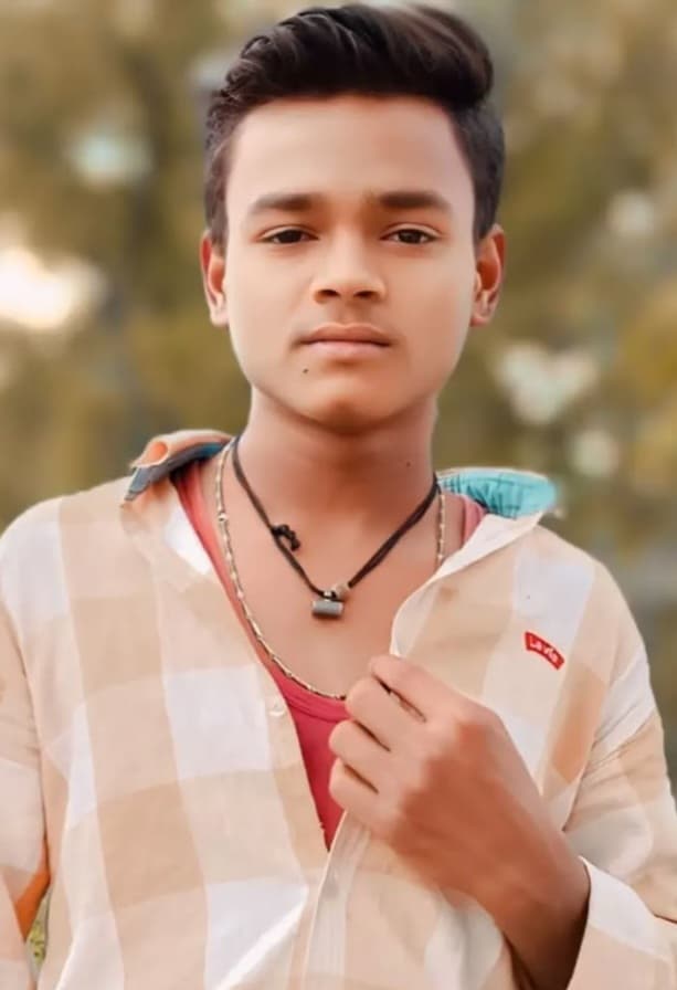 Dhanbad News : राजगंज में अज्ञात वाहन के धक्के से बाइक सवार दो दोस्तों की मौत, एक घायल