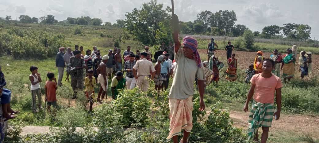 East Singhbhum News : दखल दिलाने पहुंचे कोर्ट कर्मियों से झड़प, बंधक बनाया