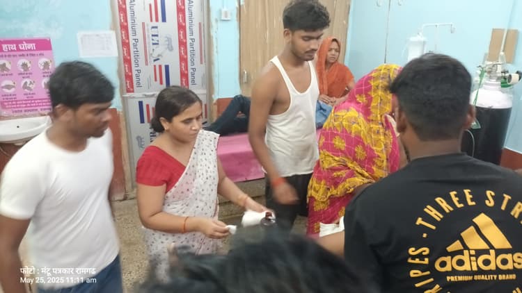 मैजिक की टक्कर से बाइक सवार भाई-बहन घायल