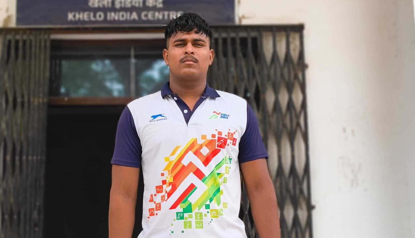 राज्य स्तरीय कुश्ती में विनय ने जीता सिल्वर मेडल