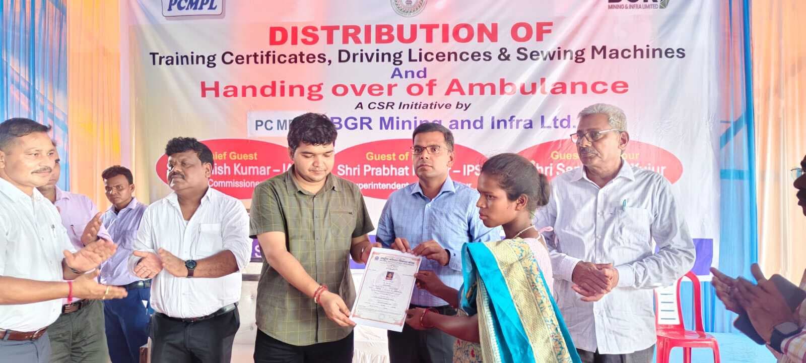 कौशल विकास केंद्र के 197 युवाओं को मिला प्रमाण पत्र, बीजीआर ने सौंपा एम्बुलेंस