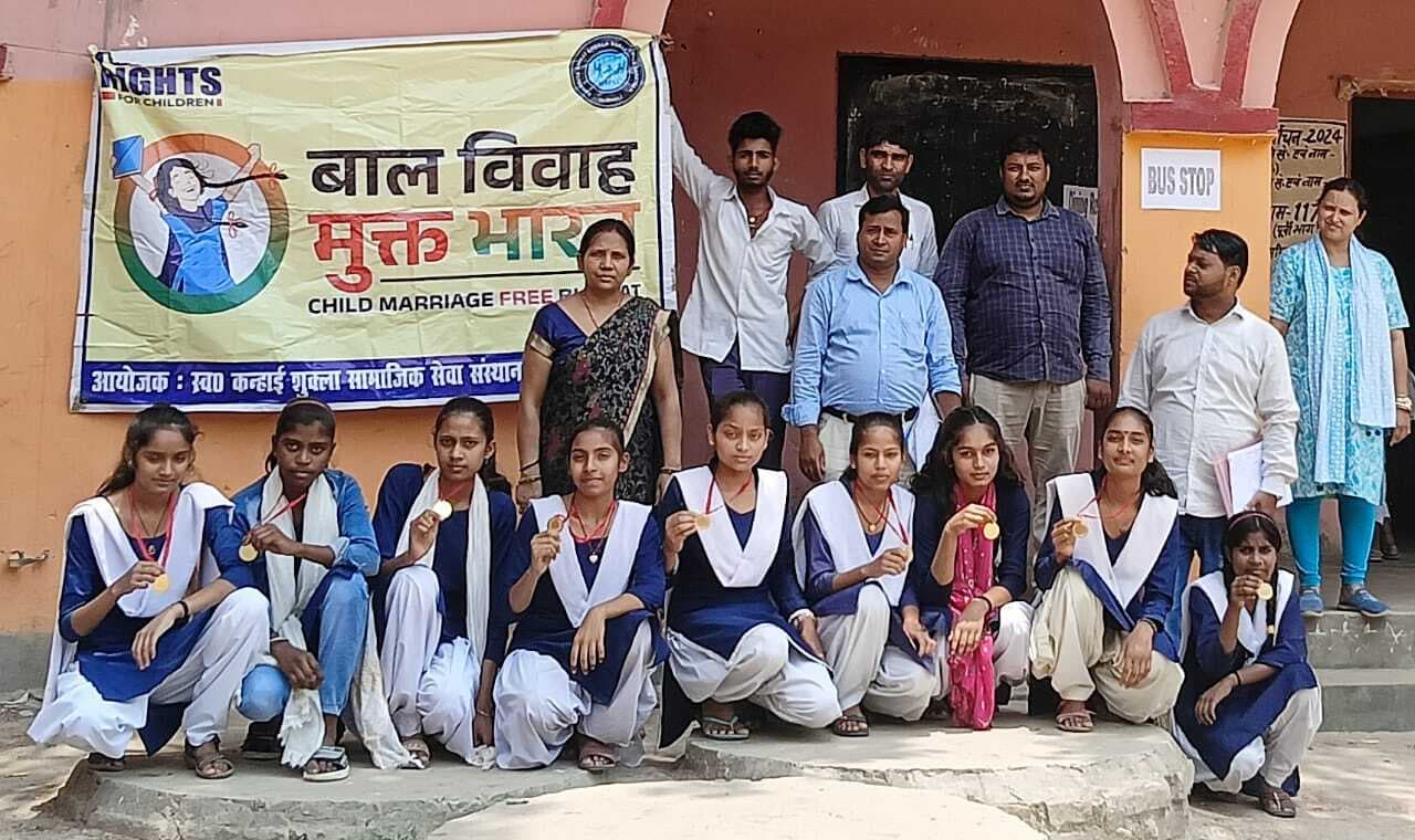 hajipur news. पेंटिंग में ऋतु, निबंध में दीपाली व स्लोगन राइटिंग में डॉली अव्वल