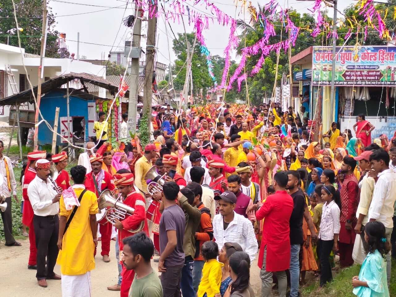 Samastipur News:कलश यात्रा के साथ औरा में महाविष्णु यज्ञ प्रारंभ
