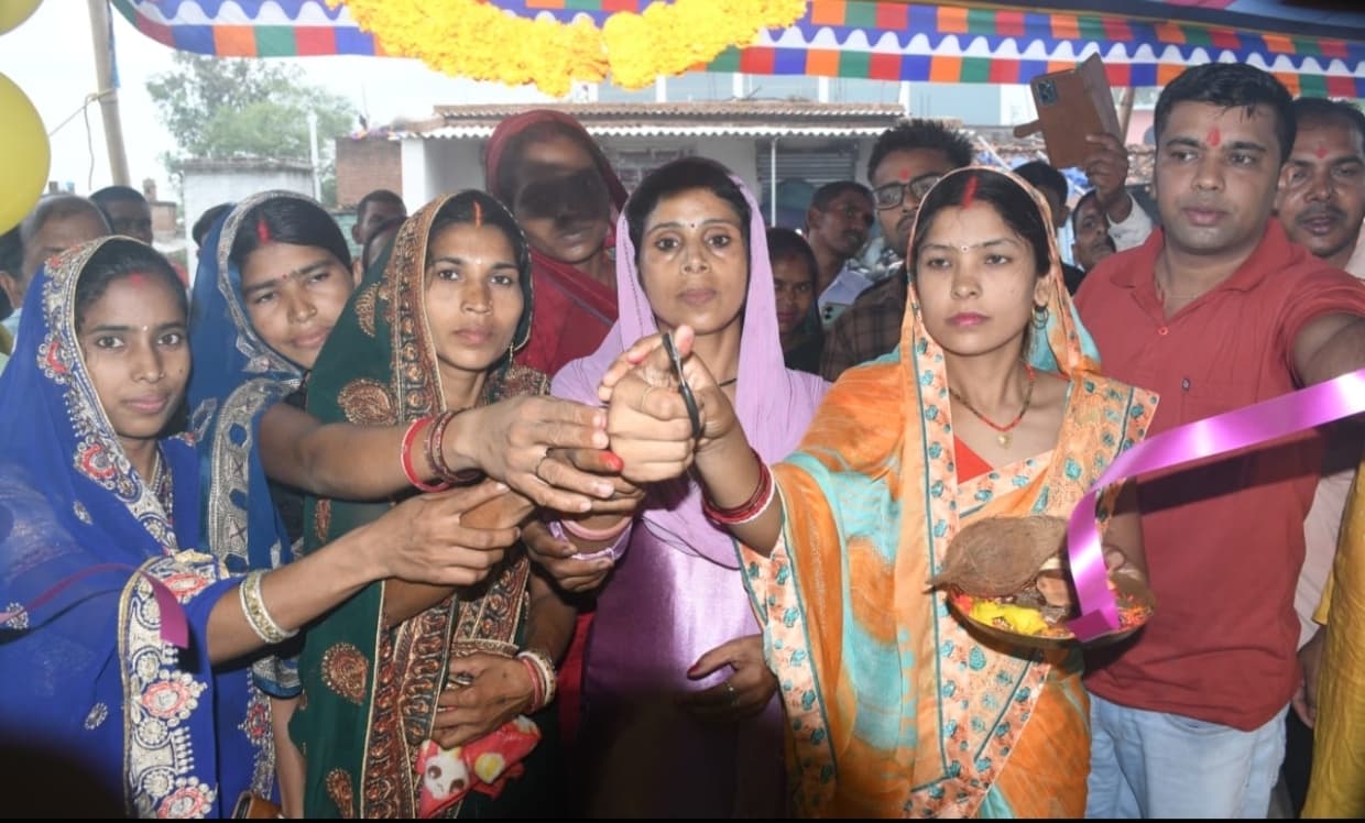 किसानों को अब गांव में ही मिल जायेगा खाद-बीज और यंत्र