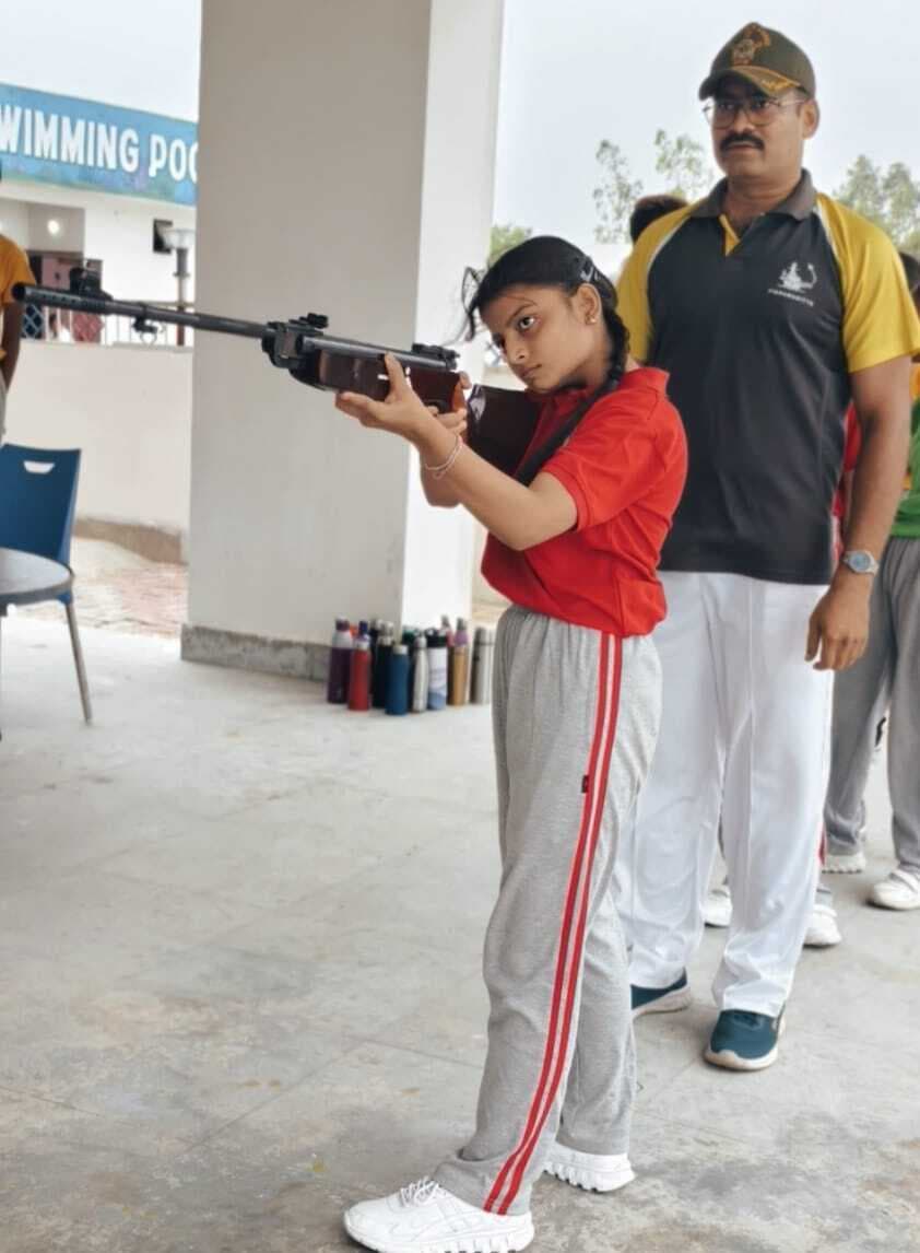 समर कैंप में बच्चों ने निशानेबाजी के गुर सीखे