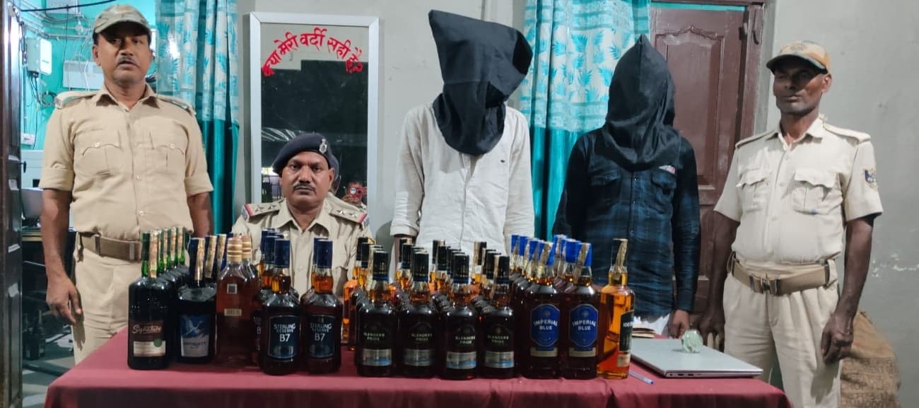 पुलिस ने 64 लीटर विदेशी शराब के साथ दो तस्करों को किया गिरफ्तार