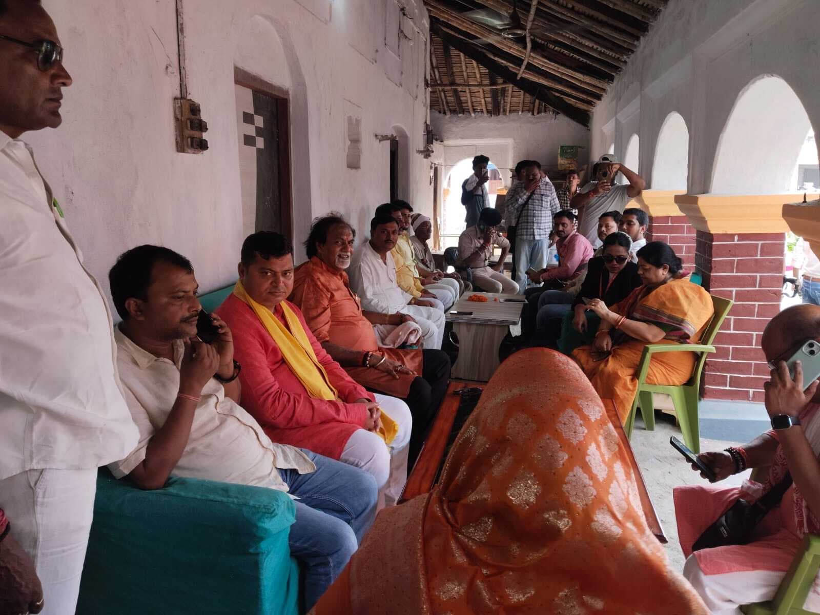 Samastipur News:यज्ञ में शिरकत करने पहुंचे केंद्रीय मंत्री ने की लोगों से बात