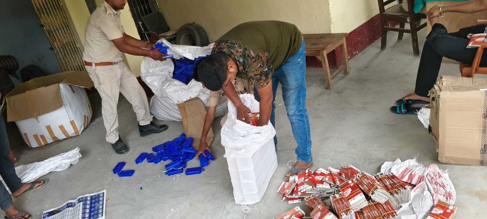 Samastipur News:ई-रिक्शा से चार हजार अंग्रेजी शराब की खाली डब्बा बरामद