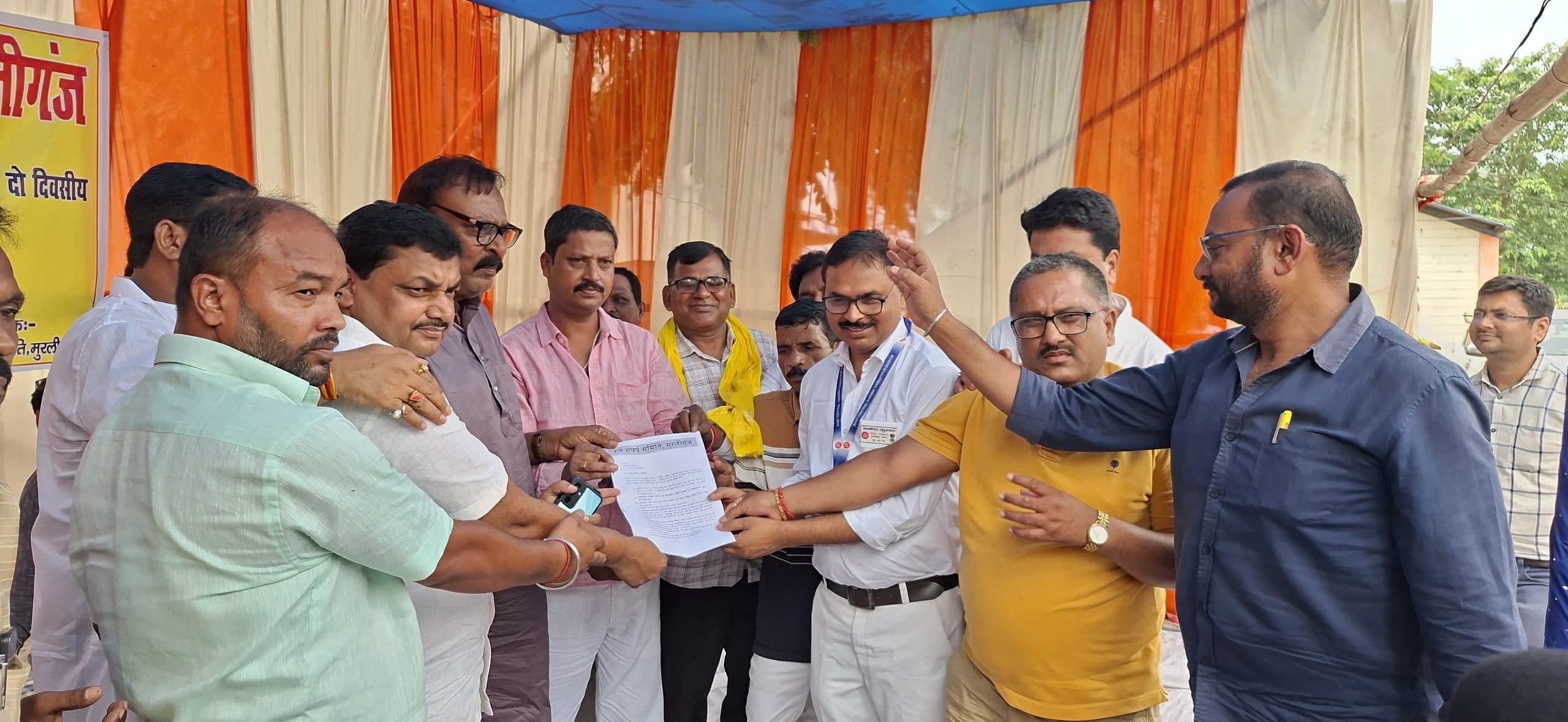 सिर्फ मिलता है आश्वासन, स्टेशन पर सुविधा के नाम पर ठगे जाते लोग