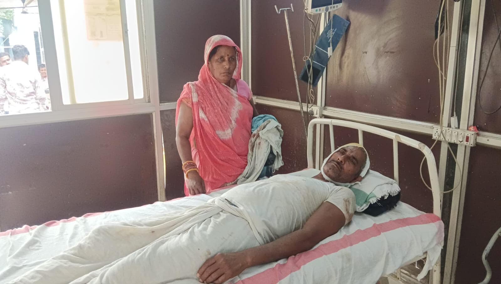 संपत्ति विवाद में मारपीट, दंपती सहित चार घायल