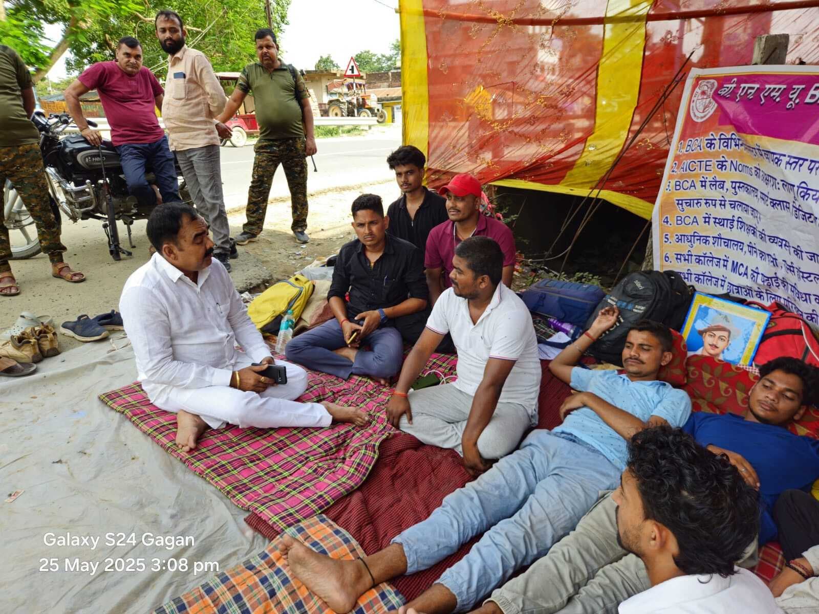 आमरण अनशन के तीसरे दिन बिगड़ी अनशनकारियों की हालत