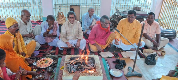 गायत्री शक्तिपीठ बरैल के स्थापना दिवस पर हुआ यज्ञ