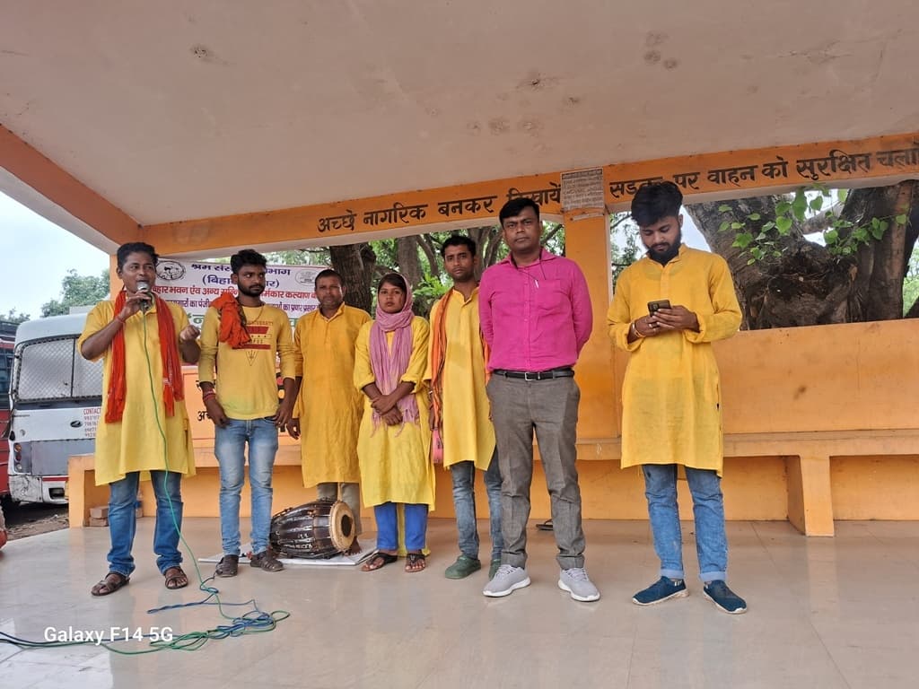 मजदूरों को दी गयी कल्याणकारी योजनाओं की जानकारी