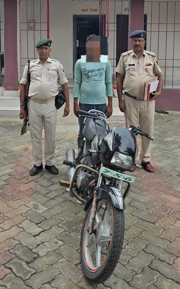 चोरी के मोटरसाइकिल के साथ एक युवक को भेजा गया जेल
