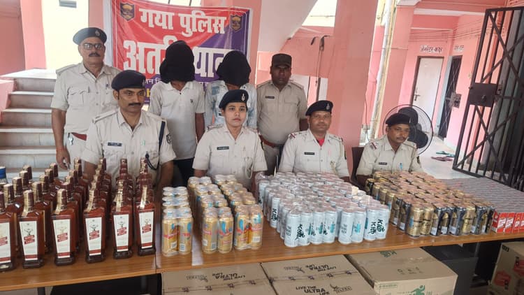 पिकअप वैन से 1460 लीटर विदेशी शराब जब्त, दो तस्कर गिरफ्तार