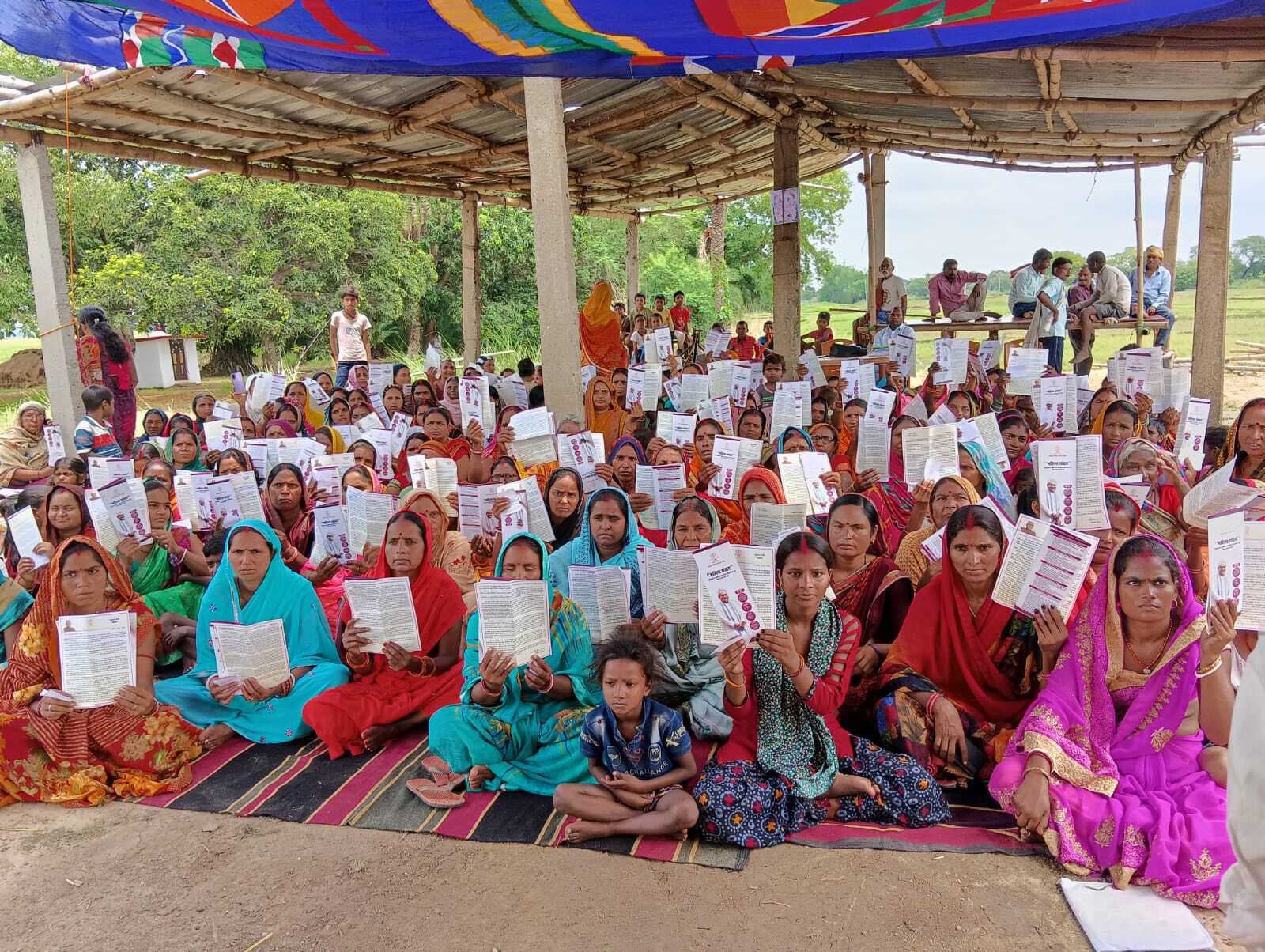 संवाद कार्यक्रम में महिलाओं को दी गयी योजनाओं की जानकारी