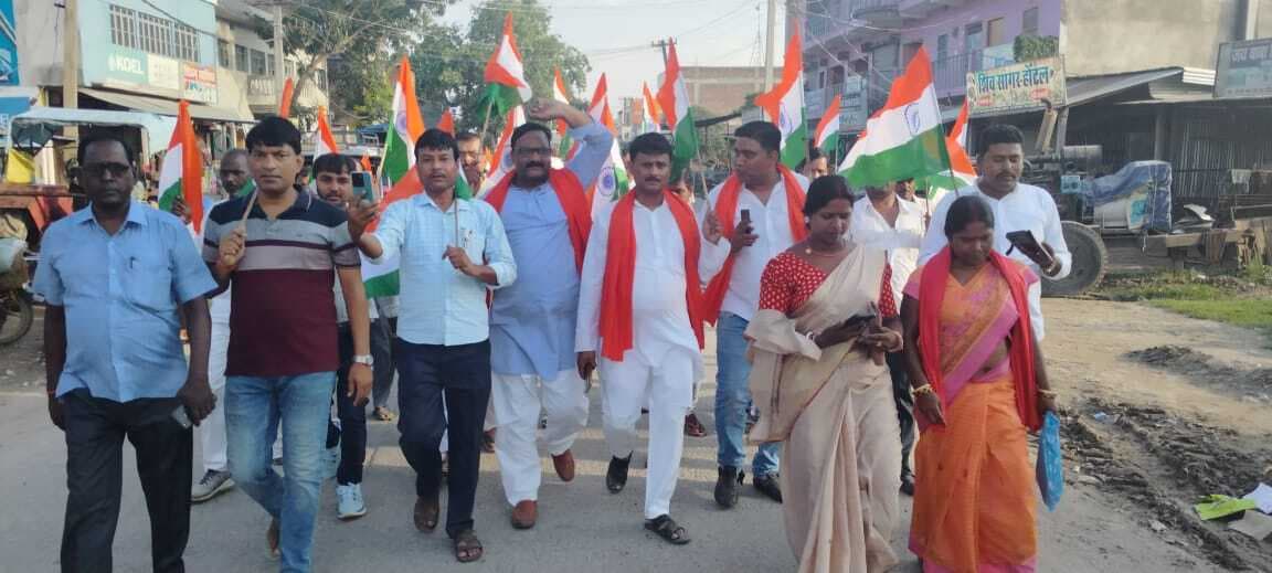 भाजपा कार्यकर्ताओं ने निकाली तिरंगा यात्रा