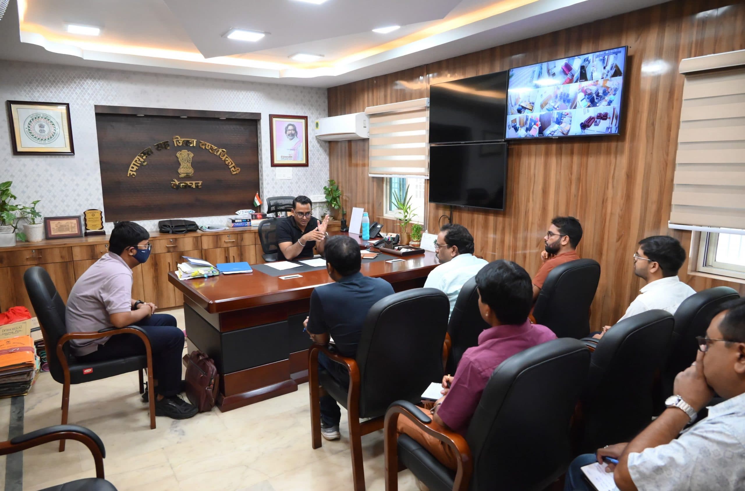 Deoghar News : आयोग की टीम सहायता अनुदान पर पंचायतों व निकायों से राय लेगी : डीसी