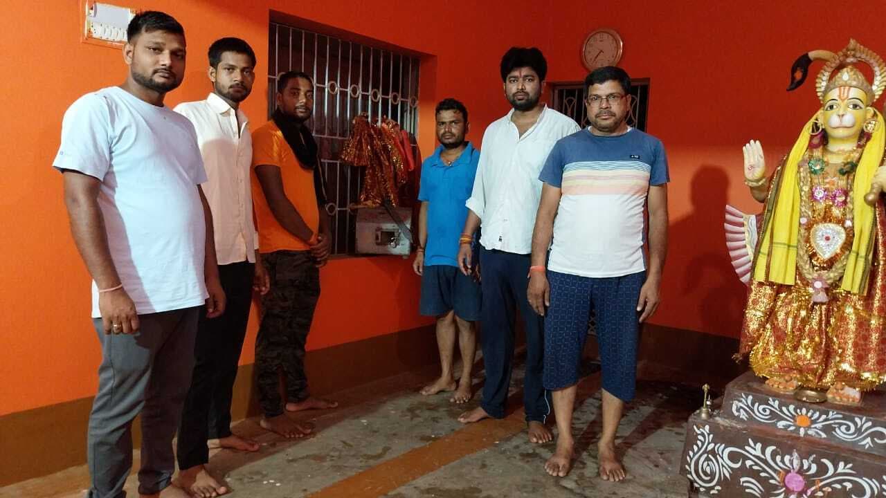 मंदिर की दानपेटी का ताला तोड़कर अज्ञात चोरों ने की चोरी