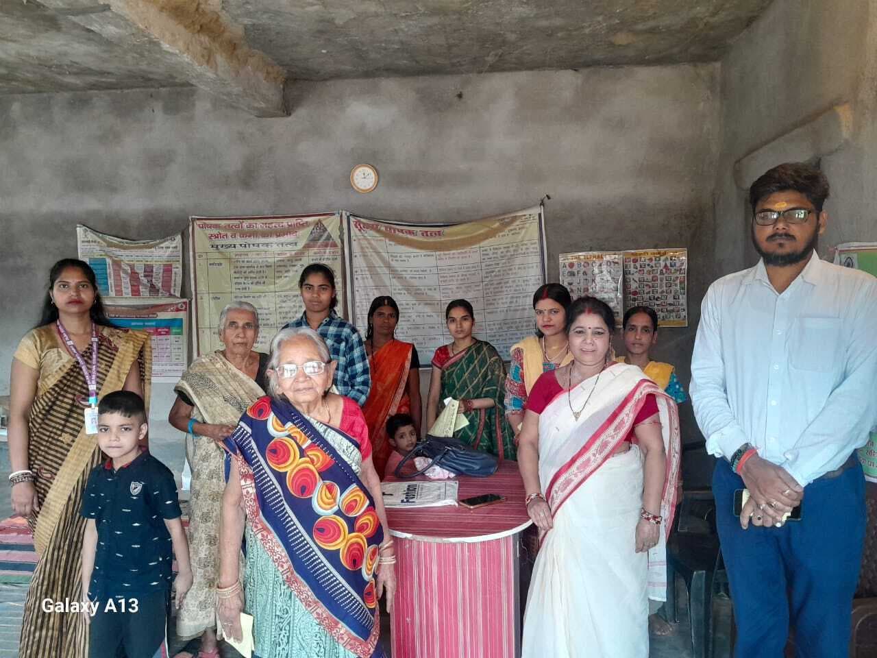 विधिक जागरूकता शिविर में लोगों की दी गयी जानकारी