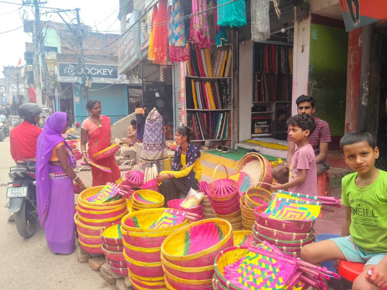 Madhubani News : पति की लंबी आयु के लिए आज विवाहिता करेगी वट सावित्री की पूजा