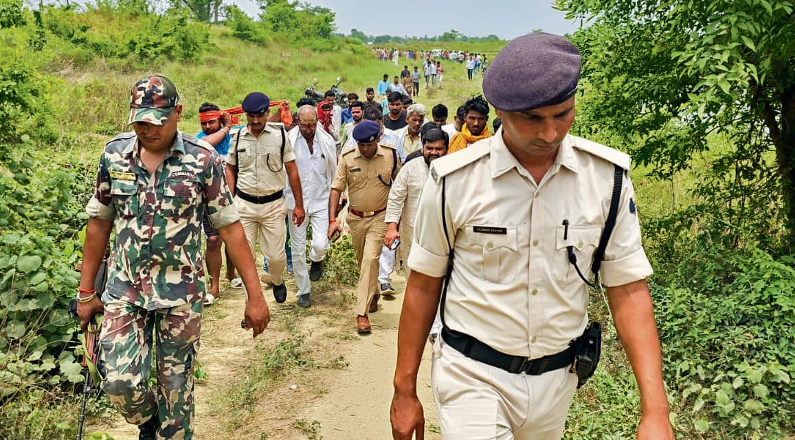 Gopalganj News  : शादी समारोह में गयी किशोरी को अगवा कर की हत्या, चेहरे को तेजाब से जलाया