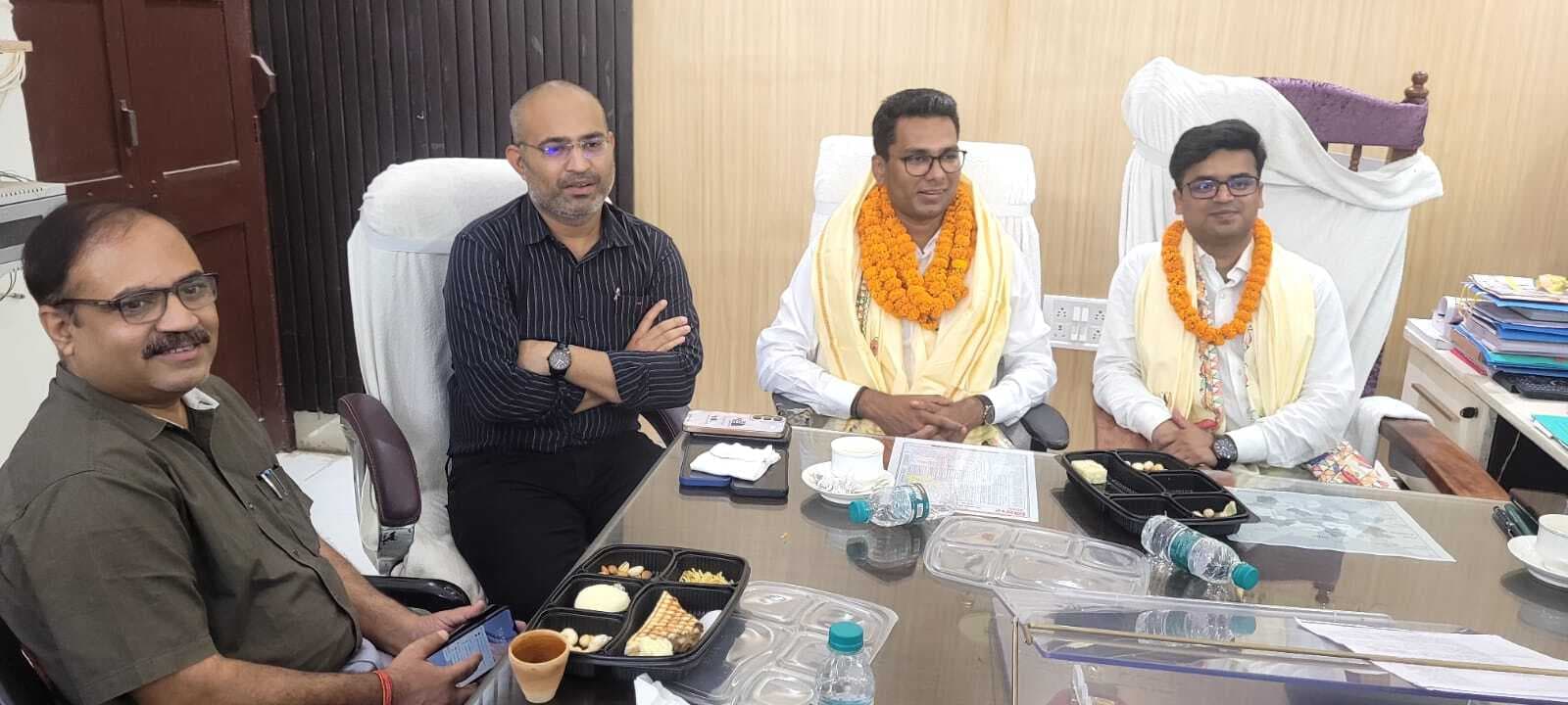 Madhubani News : नये सदर एसडीओ चंदन कुमार झा ने किया पदभार ग्रहण